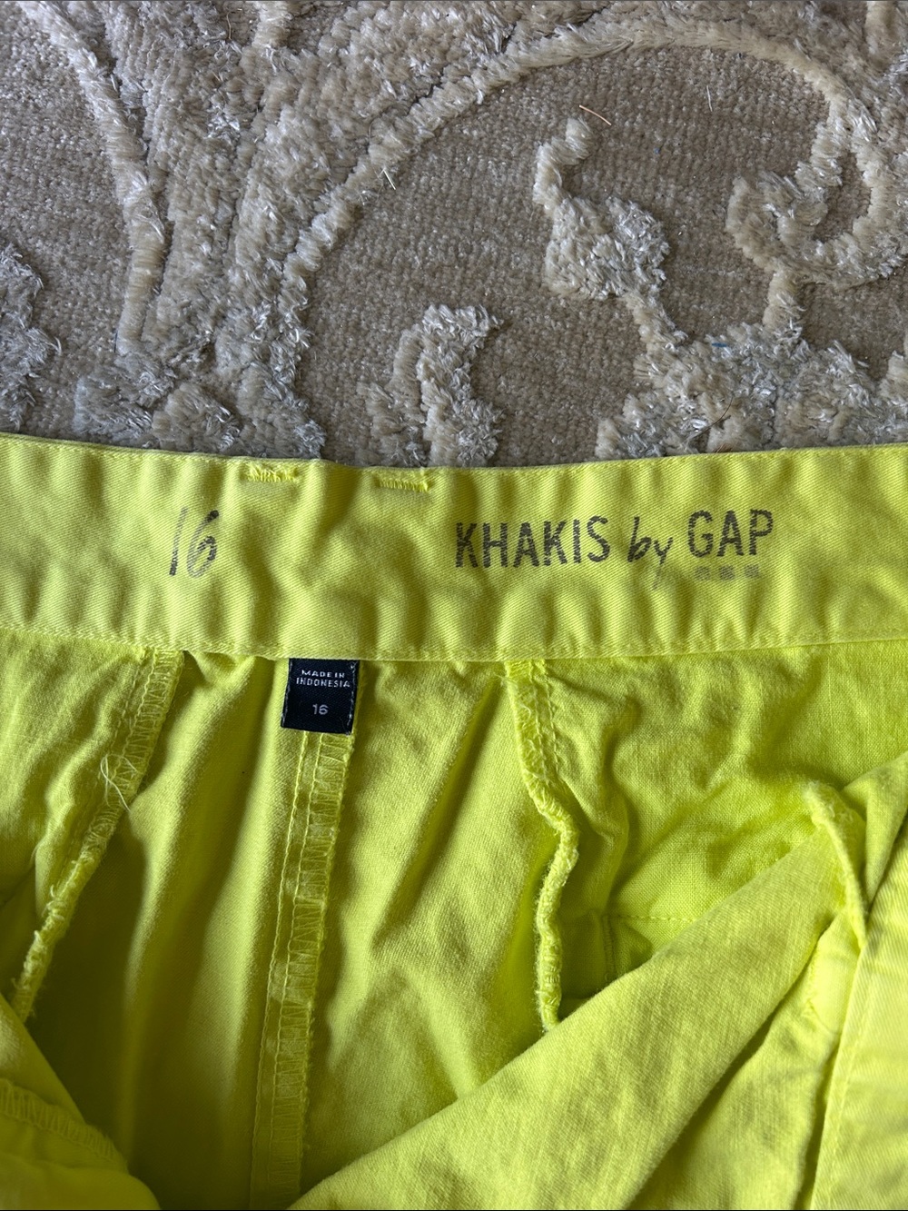 GAP Women’s Shorts - Picture 2 of 5